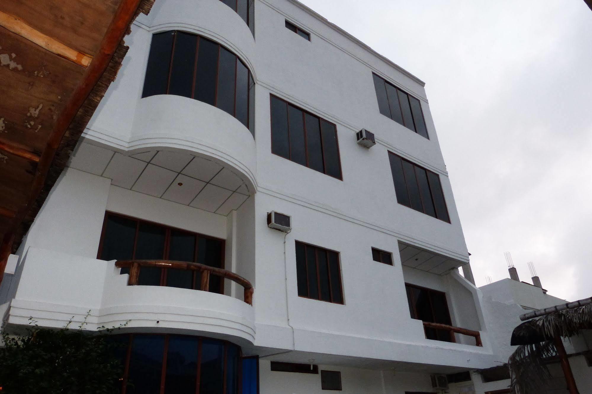 Galapagos Islands Hotel 푸에르토아요라 외부 사진