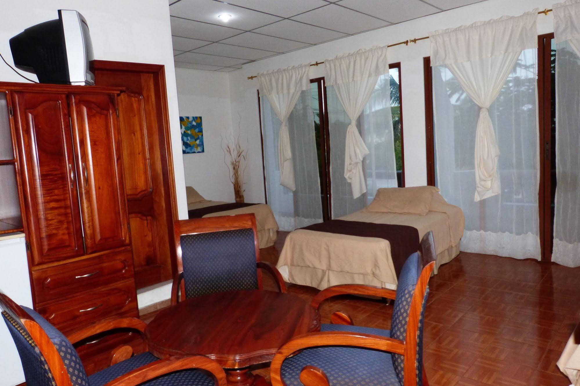 Galapagos Islands Hotel 푸에르토아요라 외부 사진