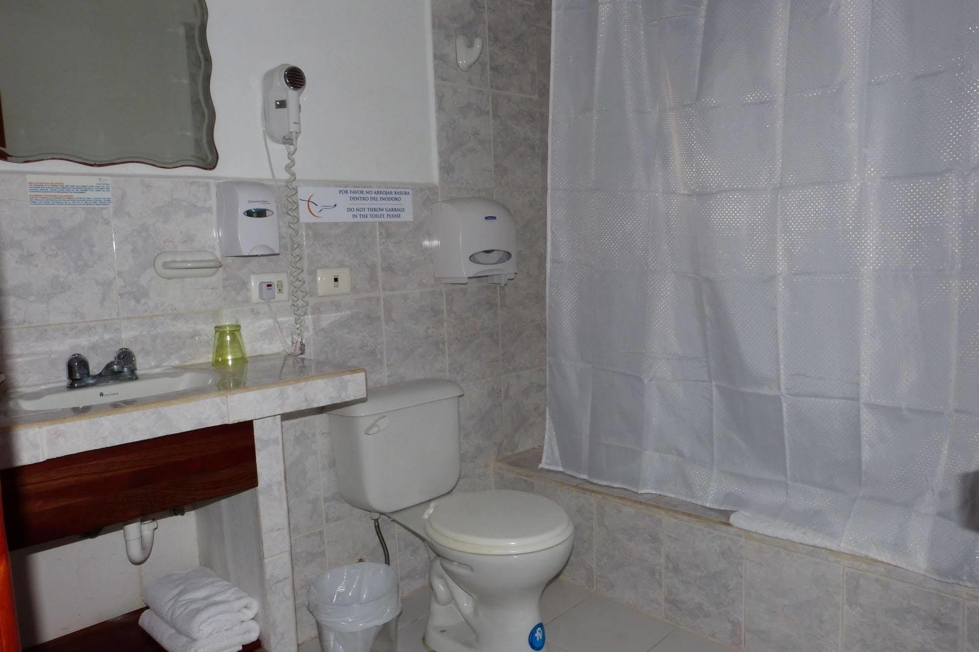 Galapagos Islands Hotel 푸에르토아요라 외부 사진