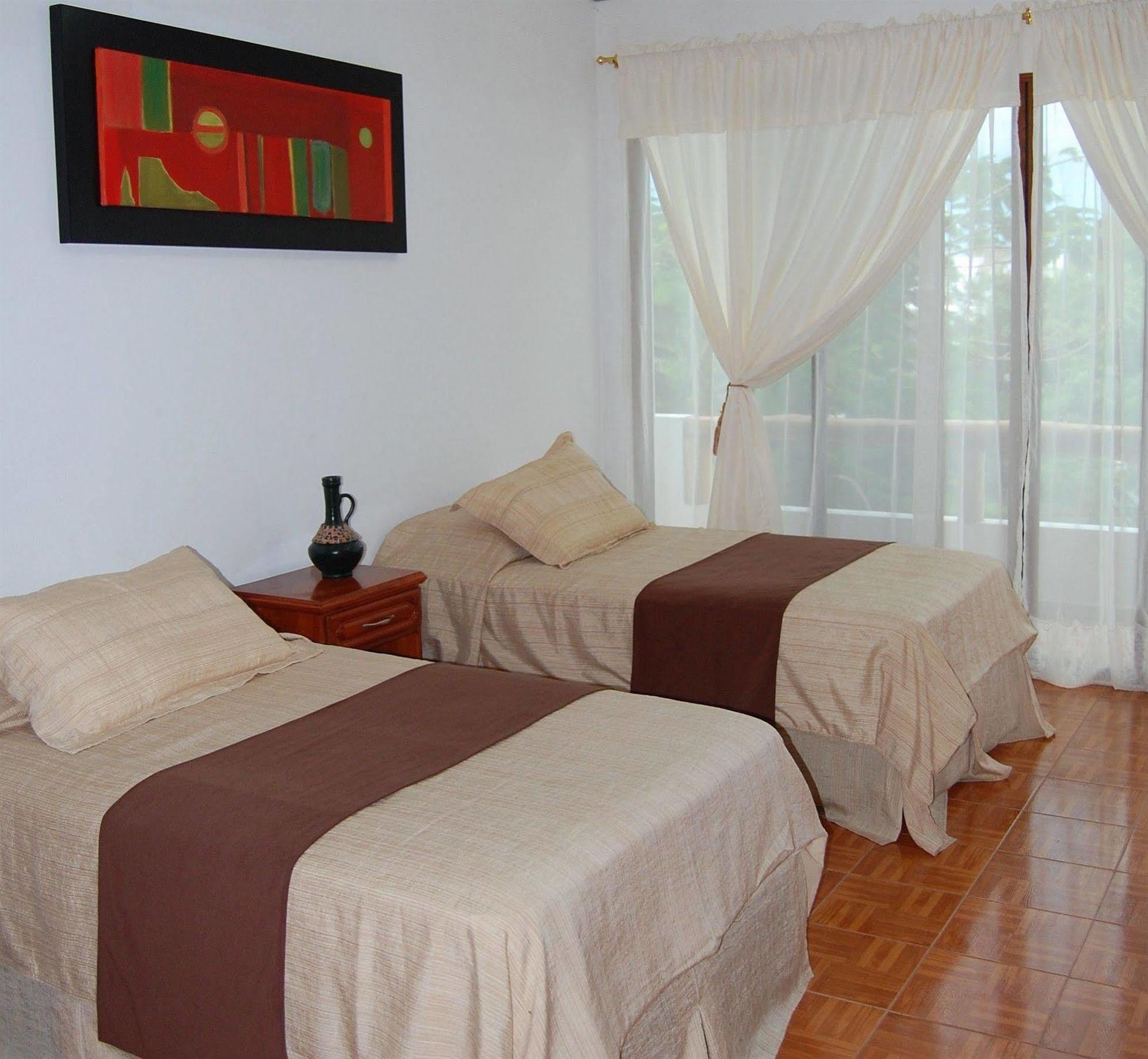 Galapagos Islands Hotel 푸에르토아요라 외부 사진