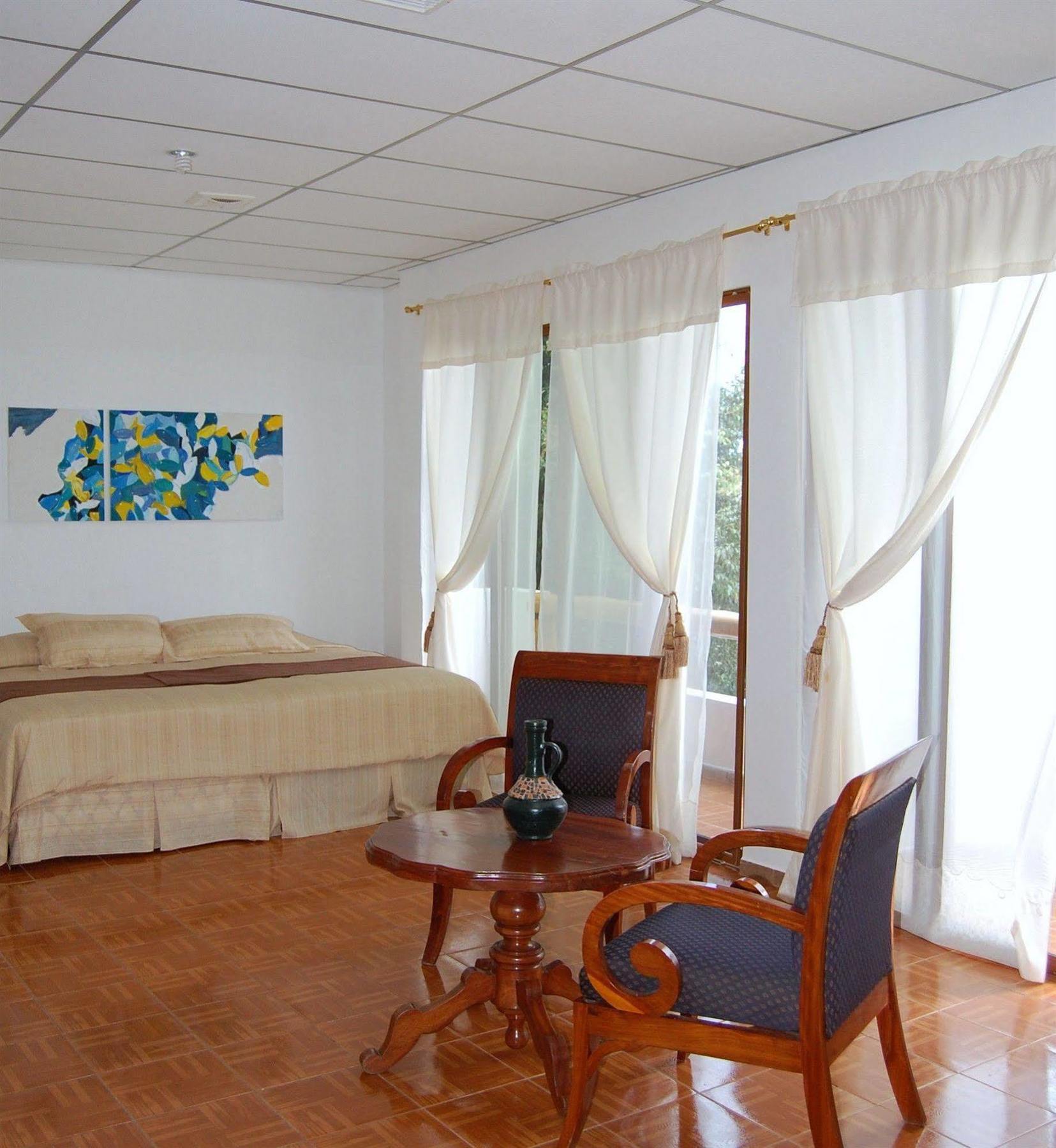 Galapagos Islands Hotel 푸에르토아요라 외부 사진