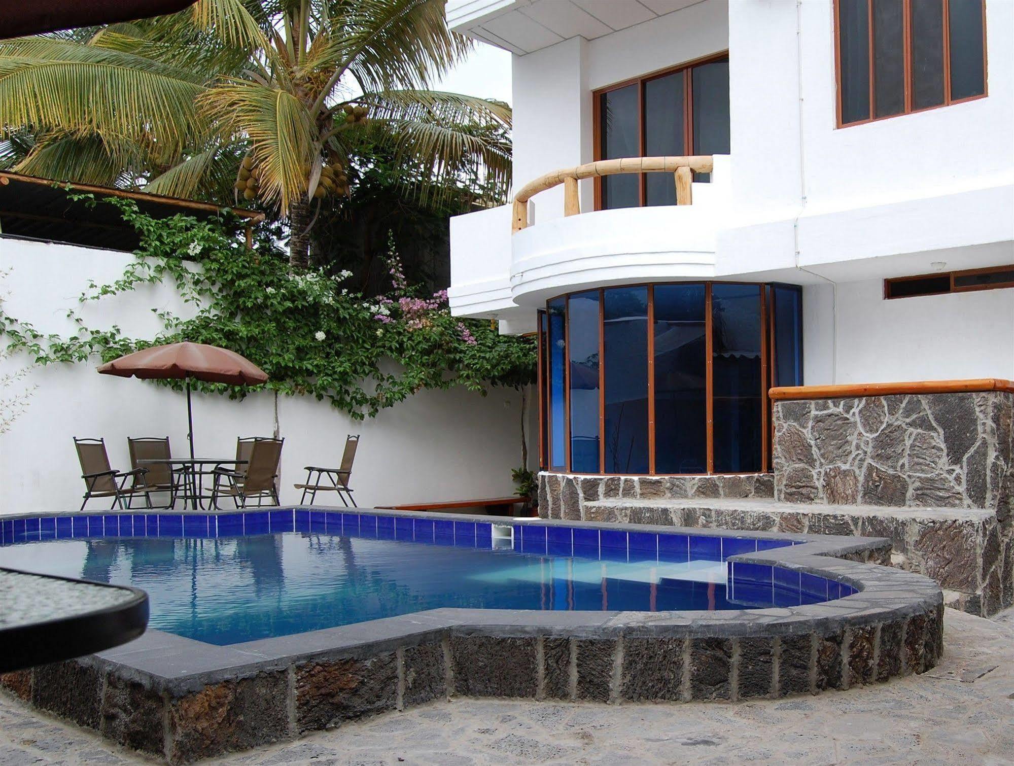 Galapagos Islands Hotel 푸에르토아요라 외부 사진