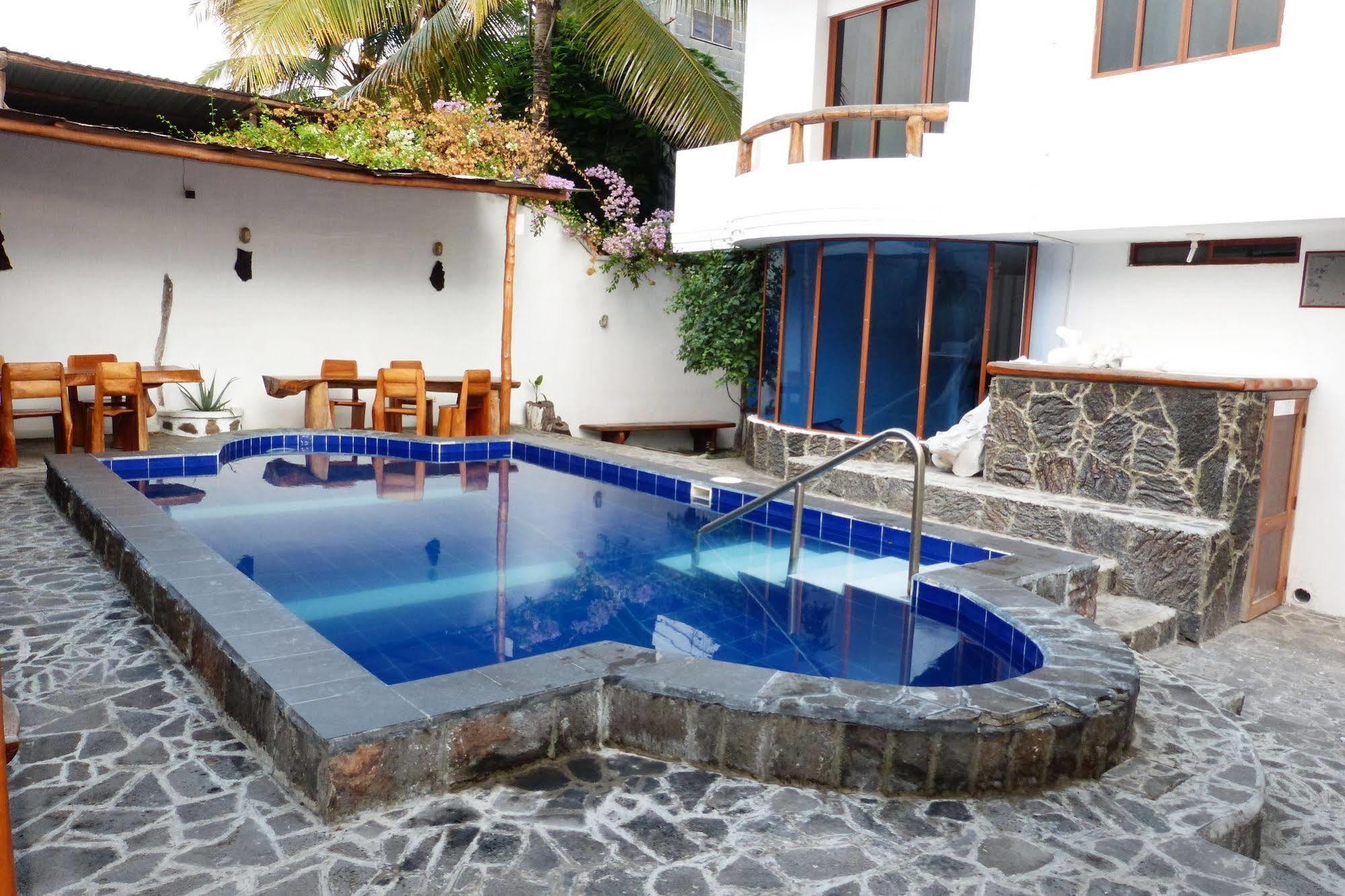 Galapagos Islands Hotel 푸에르토아요라 외부 사진