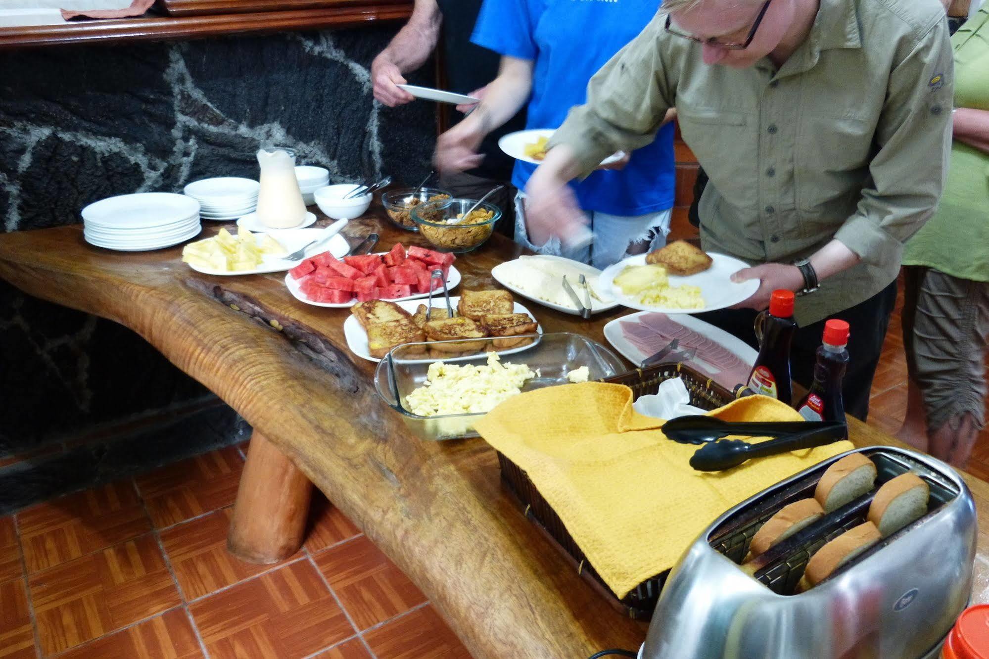 Galapagos Islands Hotel 푸에르토아요라 외부 사진